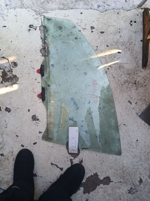 Стекло двери Тоета Аристо