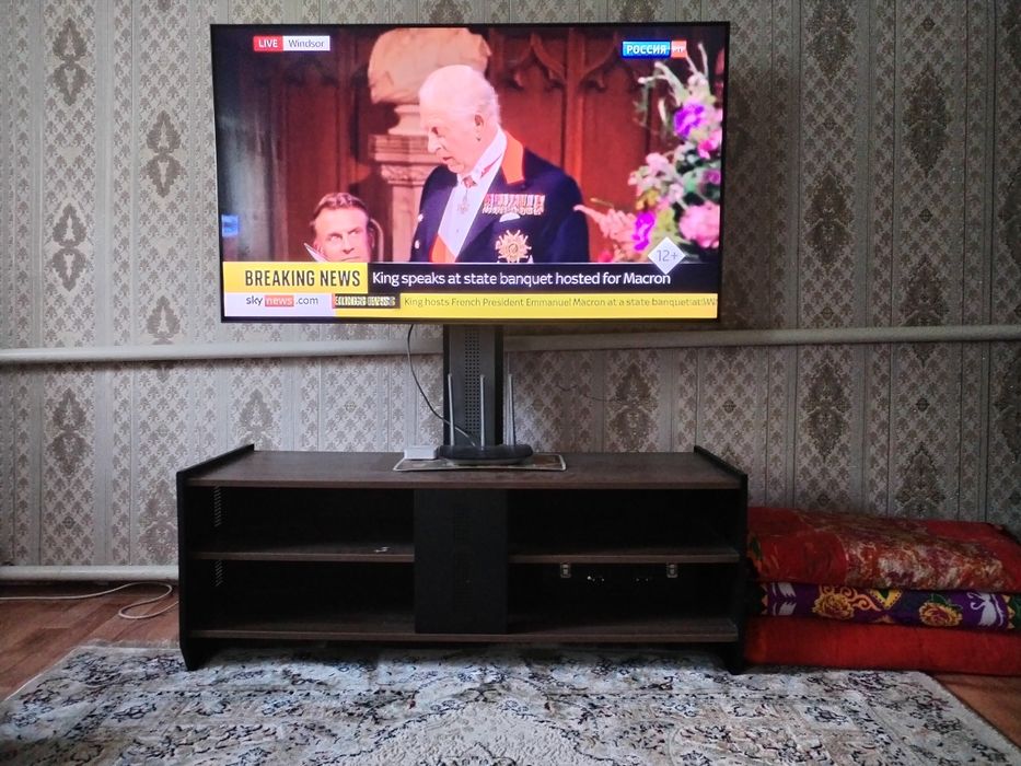 Продам тумбу под телевизор.