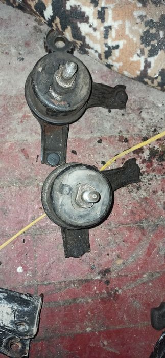 Продам подушка двигателя на камри 30.35 правы сторона ещ