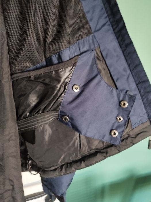 Vând costum de schi pentru bărbați