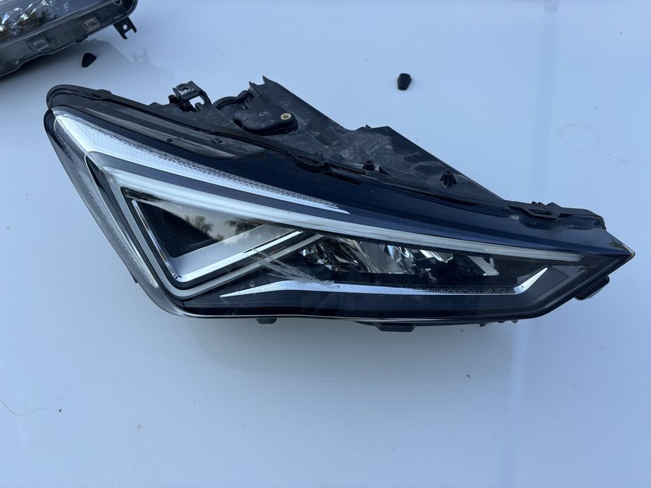 Фар Seat Tarraco