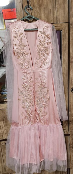 Kelinlar uchun ansabillar to'plami ko'ylak va tuflilar