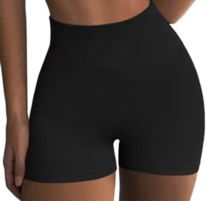 Спортивные шорты