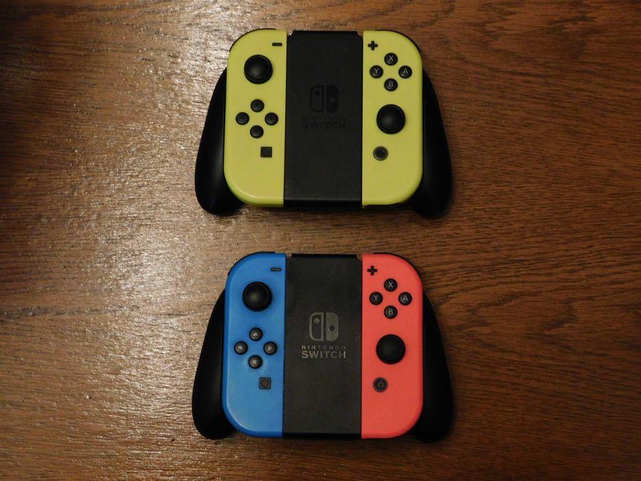 Consolă Nintendo Switch + 5 jocuri originale pe suport fizic (5 carduri) + accesorii complete