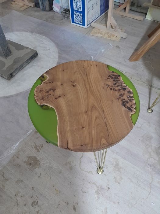 Продаю стол кофейный