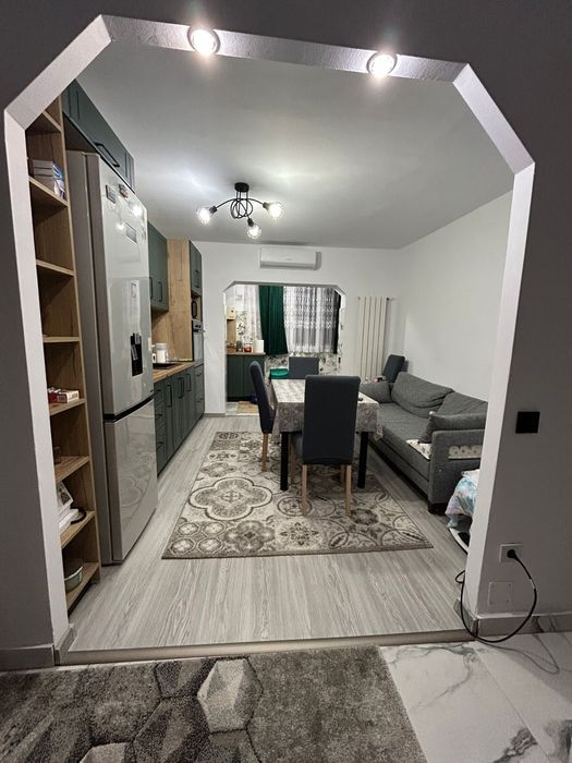 Vand apartament cu 2 camere