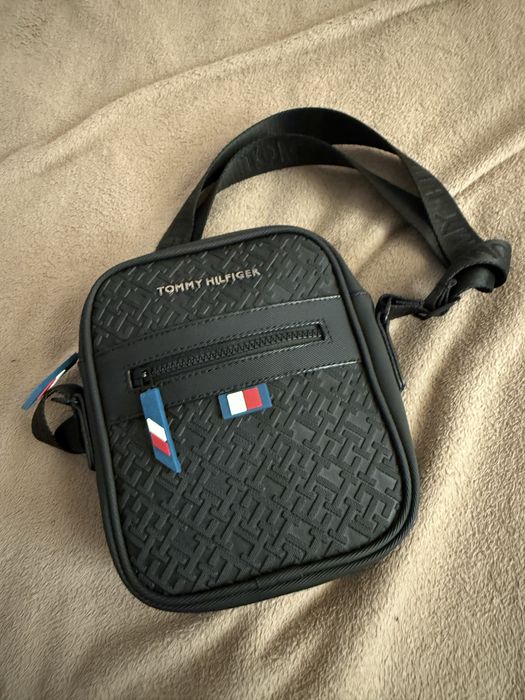 Tommy Hilfiger чанта
