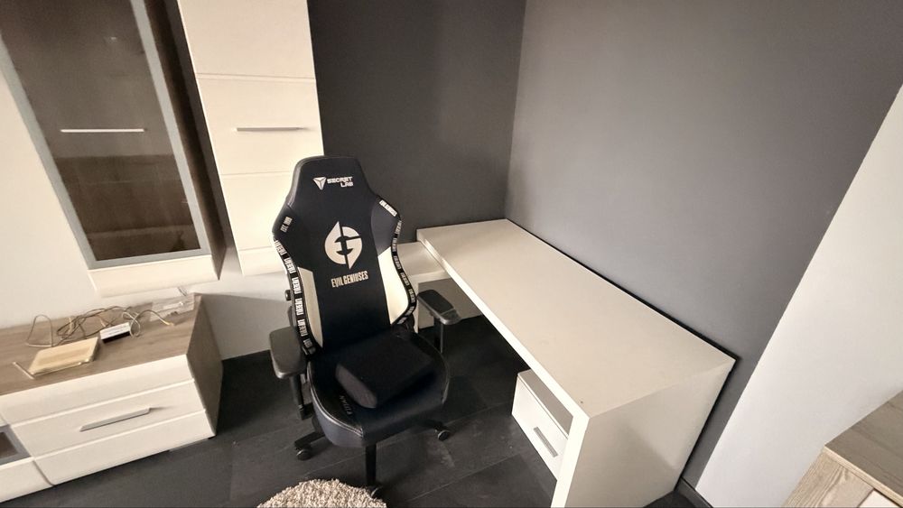 Canapea extensibila +mobila living in stare foarte buna