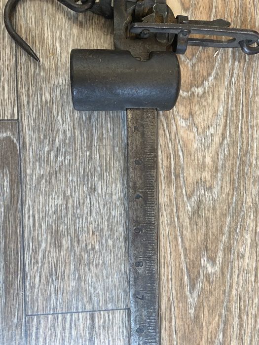 Продаю спец обувь 43 размер , и весы !