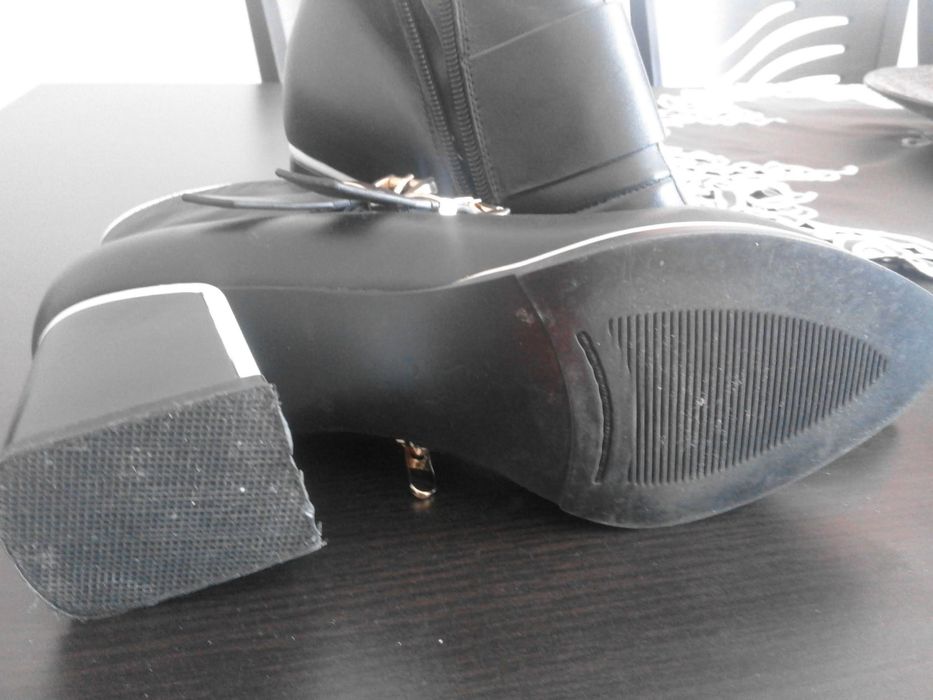 Боти от естествена кожа с намалена цена до края на месеца