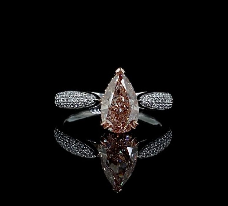 Bijuterie,rara ,  din aur alb 3 ,75,gr,cu diamant 2,50C, FA NCY BROWN