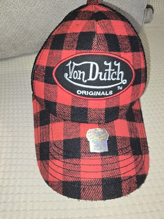 Von Dutch -  червена шапка