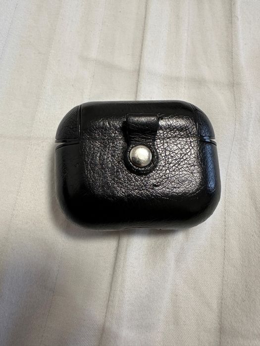 Husa Airpods Pro II noua din piele iStyle