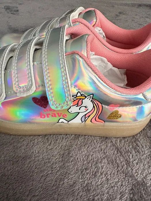 Adidași pentru copii H&M cu imaginea unui unicorn.Mărimea 31.