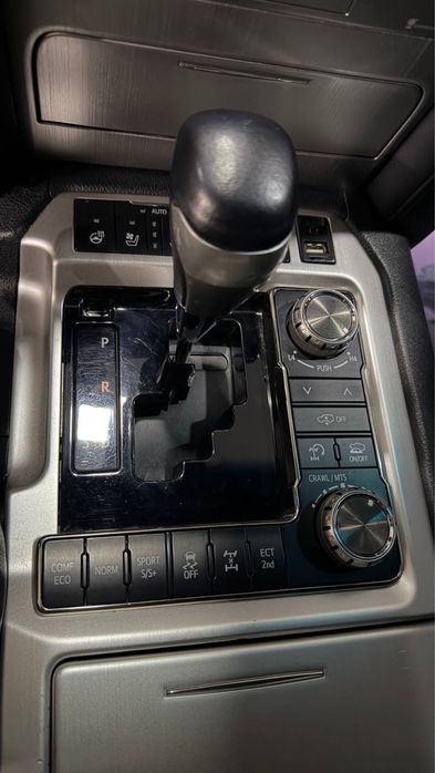 Toyota land crusier 200