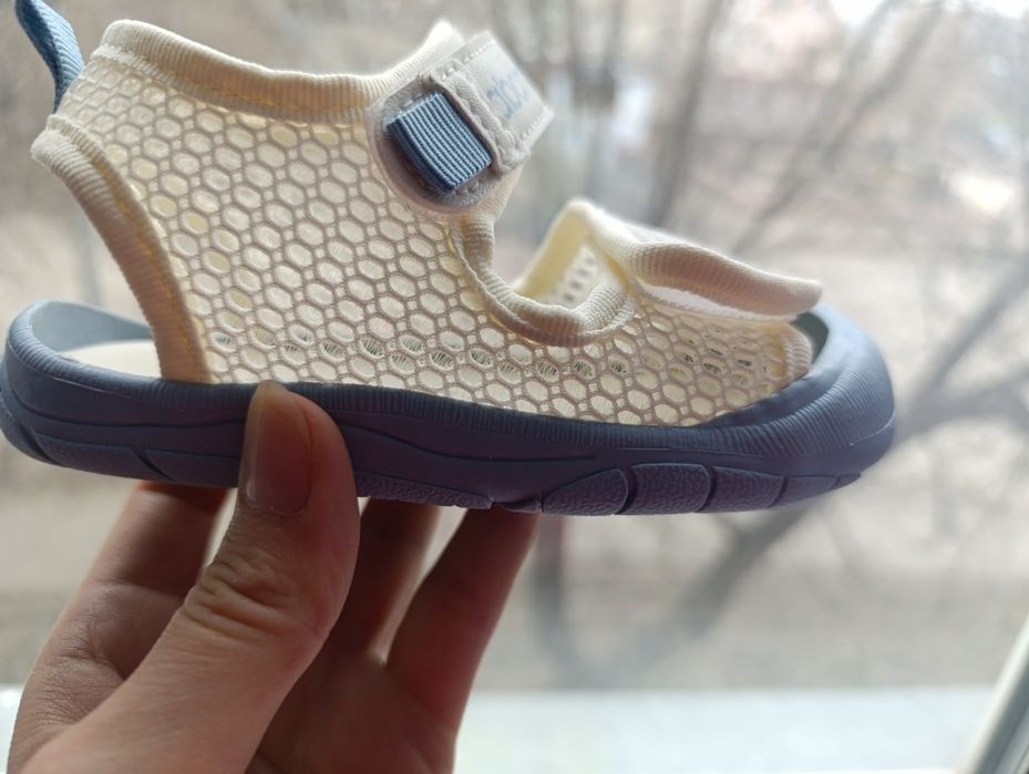 Продам летние сандалии