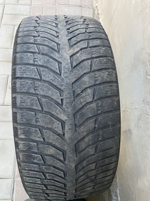 Шины  2 шт в хорошем состоянии