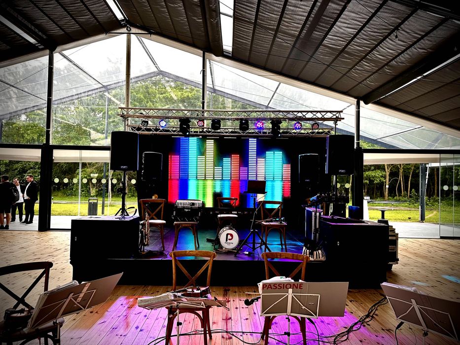 Dj-Mc,Scena,Ecran Led,Schela de Lumini,Sonorizare,PistoaleCO2 Band-uri