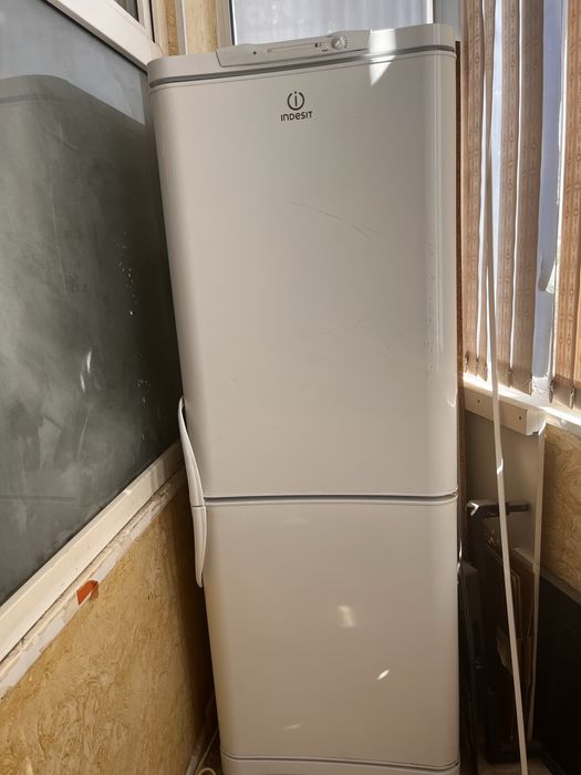Срочно продам Холодильник Indesit б/у в рабочем состоянии