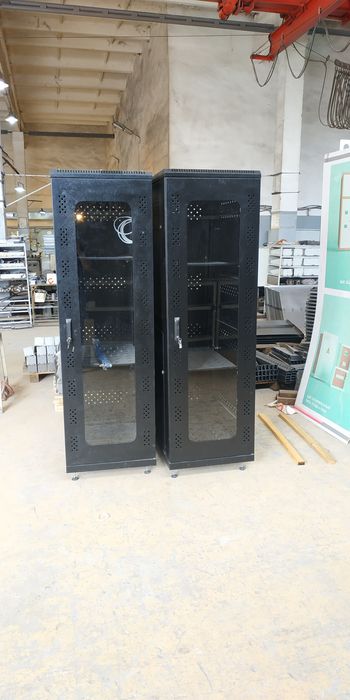 42U.  600x600 серверный шкаф