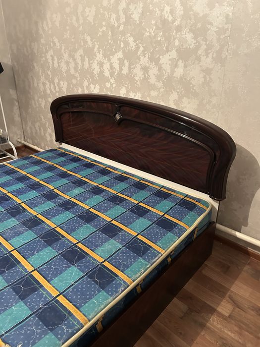 Кровать с матрасом