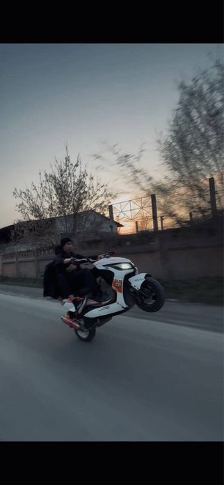 M8 1 поколения срочно