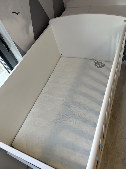 Люлеещо детско легло с чекмеджета и матрак