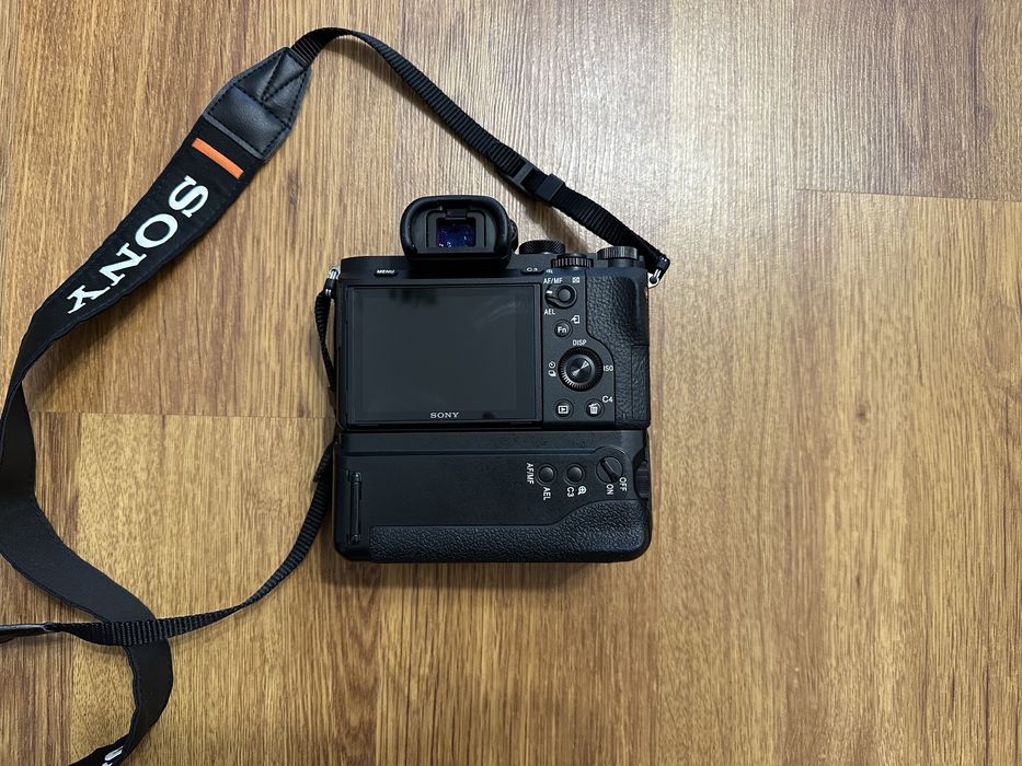 Sony A7 II Full Frame + Acumulatori si Incarcator