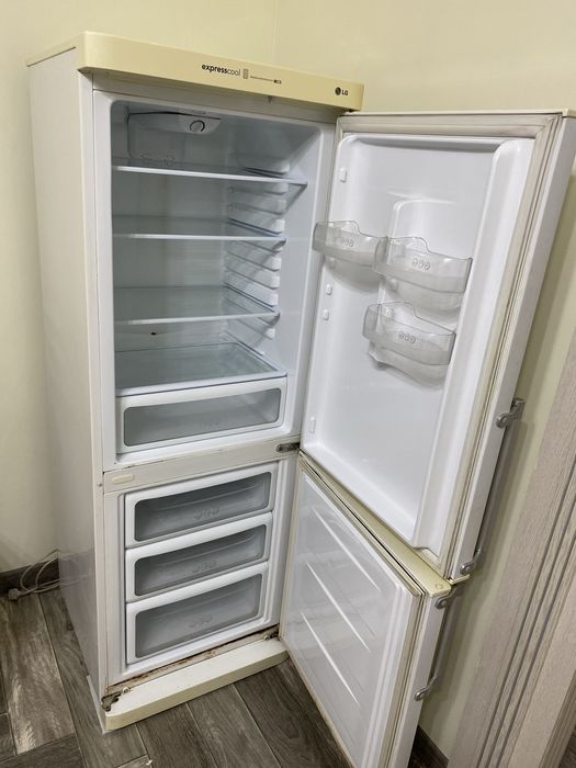 Холодильник в хорошем состояний