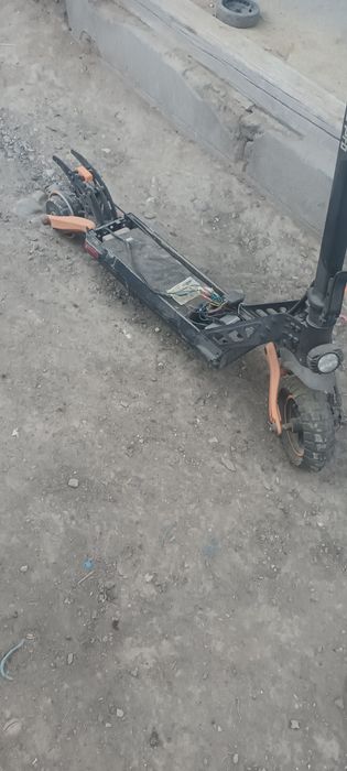 Vând trotineta kukirin g2