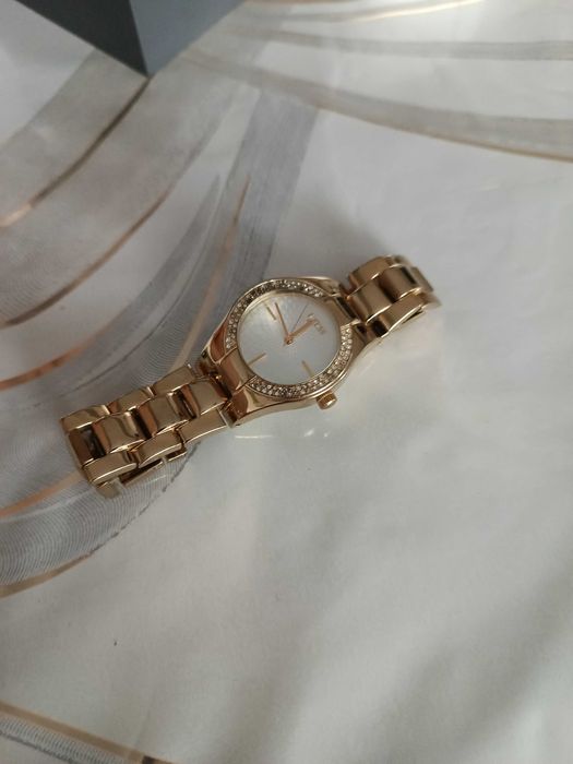 Дамски часовник позлатен