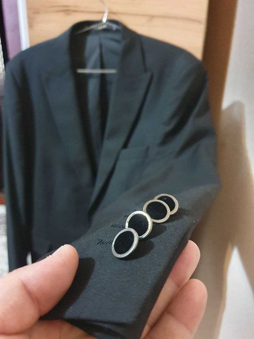 Kostyum-shim, oq ko'ylak, galstuk, tufli, palto