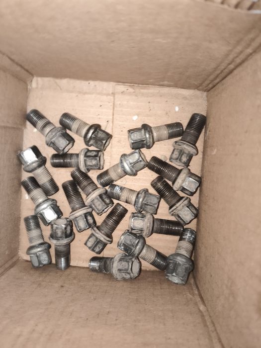 Болты колес от поло седан