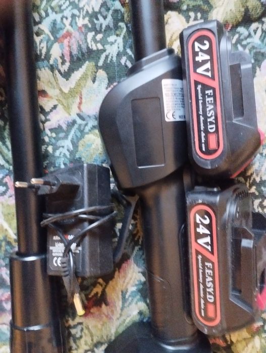 Нова    Мини резачка за клони и дърва