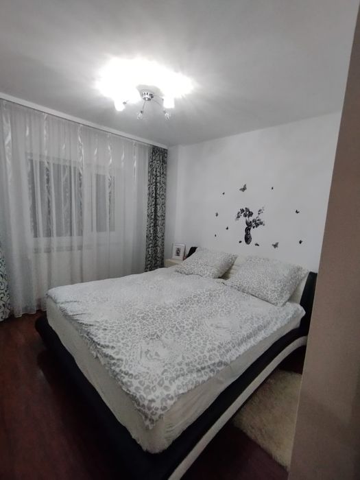 Inchiriez apartamanet 2 camere Bl Decebal