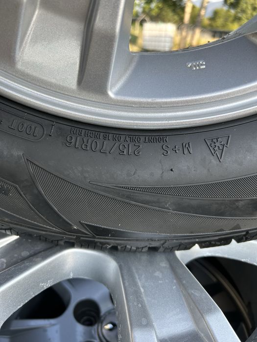 Лети джанти с нови гуми от Mitsubishi, размер 215/70/R16 100T M+S.