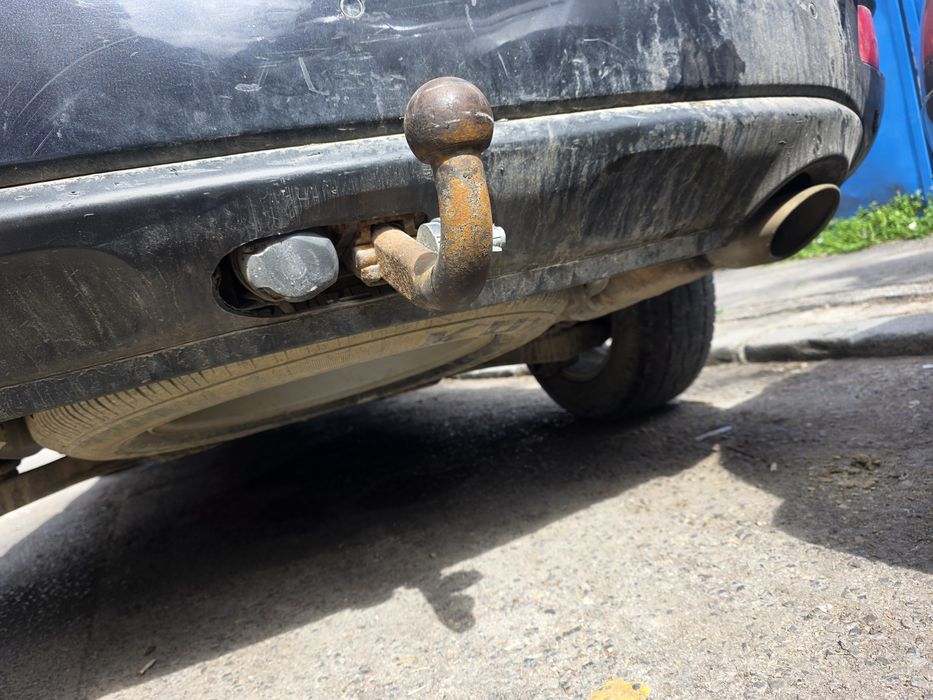 Теглич за Hyundai Santa Fe 2010 година