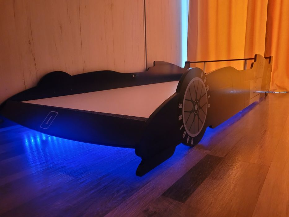 Vând pat copii , masina F1 , banda led , 90x200