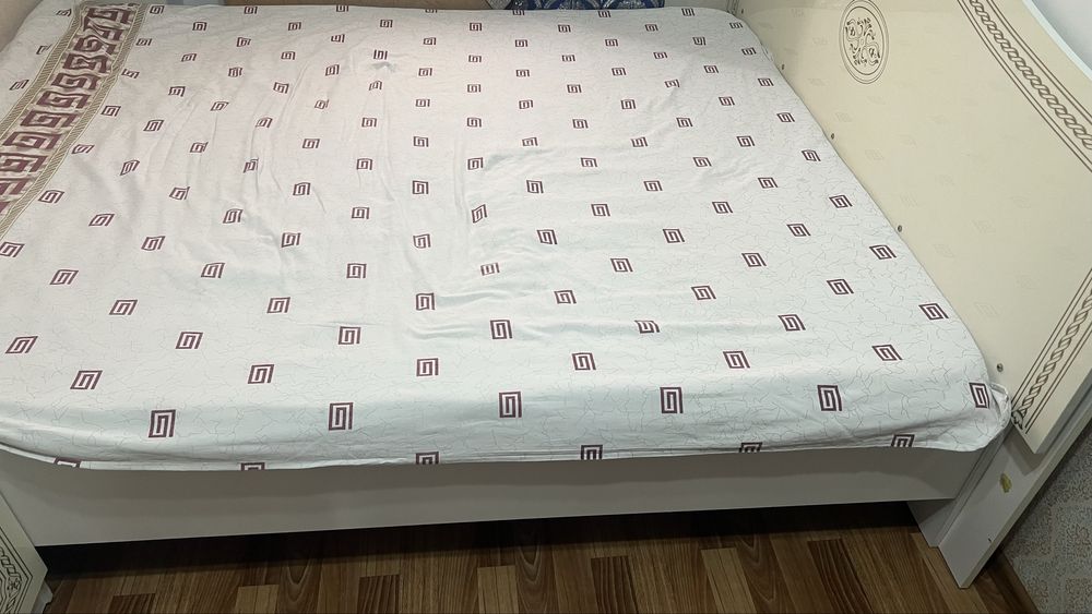 Двухспальная кровать