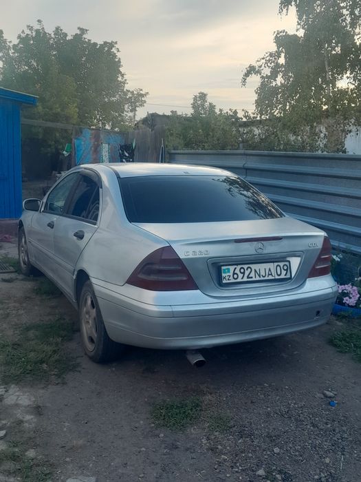 Мерседес w203 c220