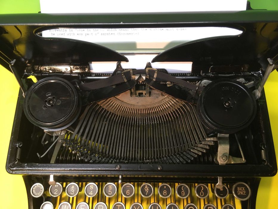 Винтидж пишеща машина Royal Portable Модел O 1934 г. Работеща !