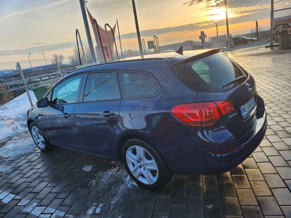 Opel Astra J Sports Tourer