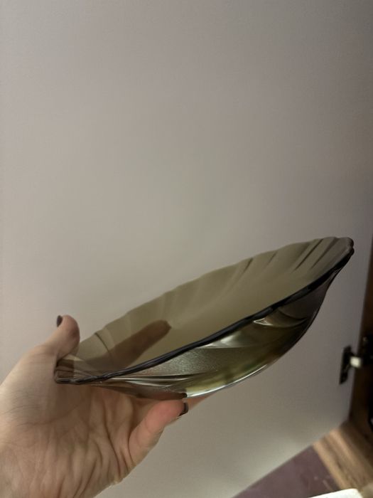 тарелки и чайные кружки сервиз