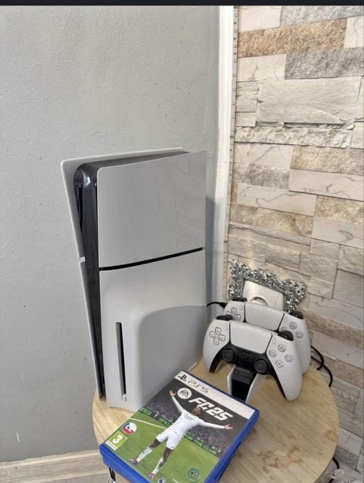 Playstatin 5 disk edition  2 jocuri 2 controlere statie incarcat