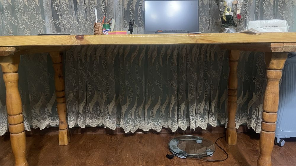 Деревяный стол ручной работы