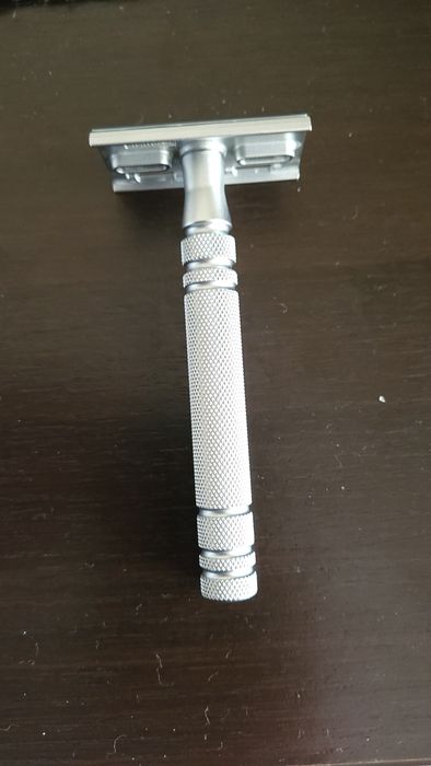 Aparat de ras  clasic, Feather AS-D2, stare excelenta, ca nou.