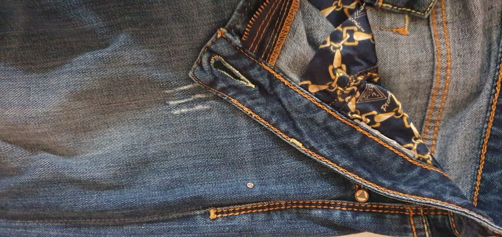 Дамски Дънки GUESS с камъче Swarowski