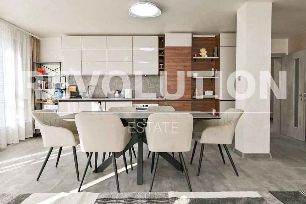 Четиристаен апартамент в ж.к. Зона Б-18.