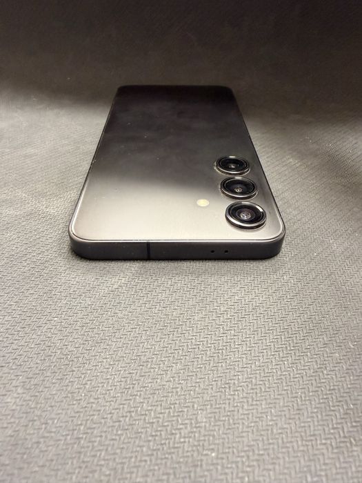 Samsung Galaxy S23 5G 8/128GB / перфектен