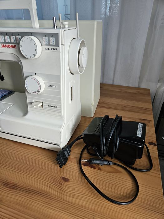 Продам Швейную эл.машинку "JANOME" с элетроприводом